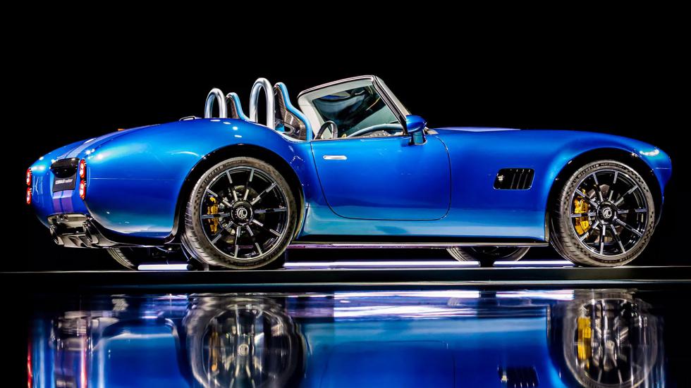 Το σύγχρονο AC Cobra GT Roadster είναι εδώ με 663 ίππους!